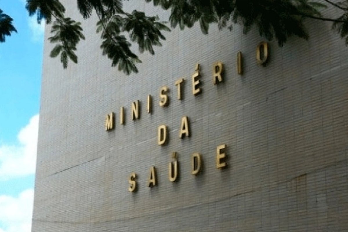 Justiça determina que Ministério da Saúde publique novo alerta contra falsa cura da covid-19 