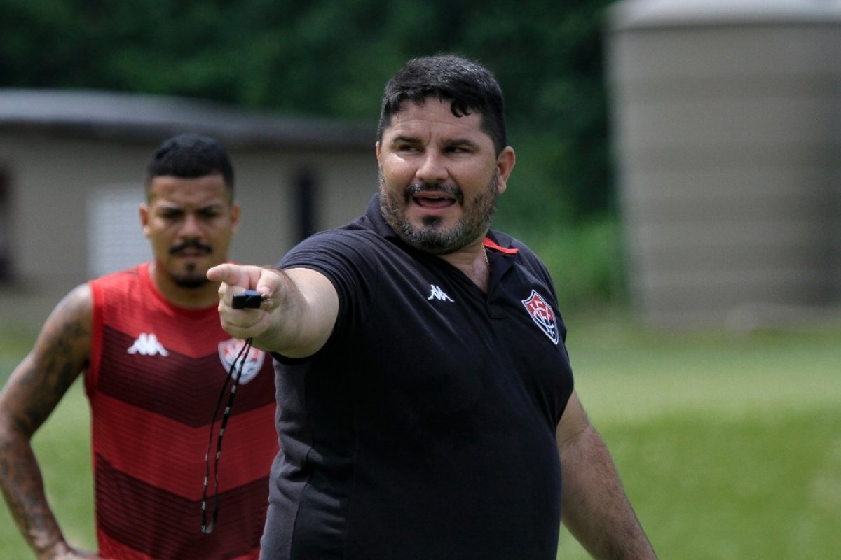 Em coletiva, Barroca avalia fase ruim do Vitória