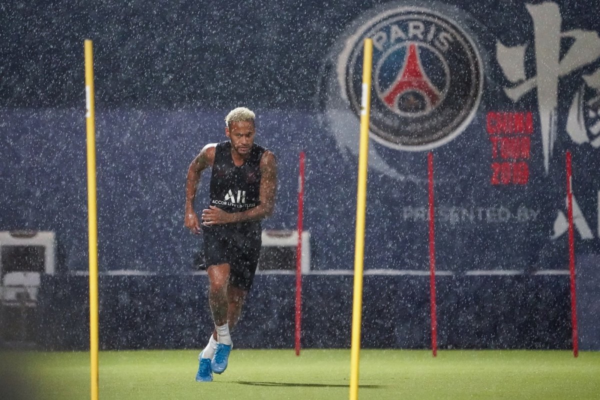 Barça cogita contratação de Neymar por empréstimo