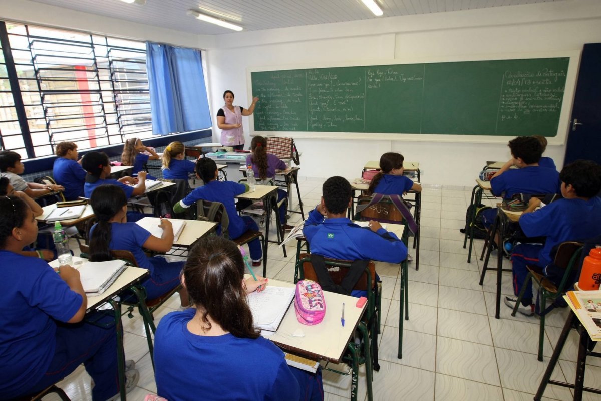 Cientistas da UFRJ dizem que reabertura de escolas é imprescindível