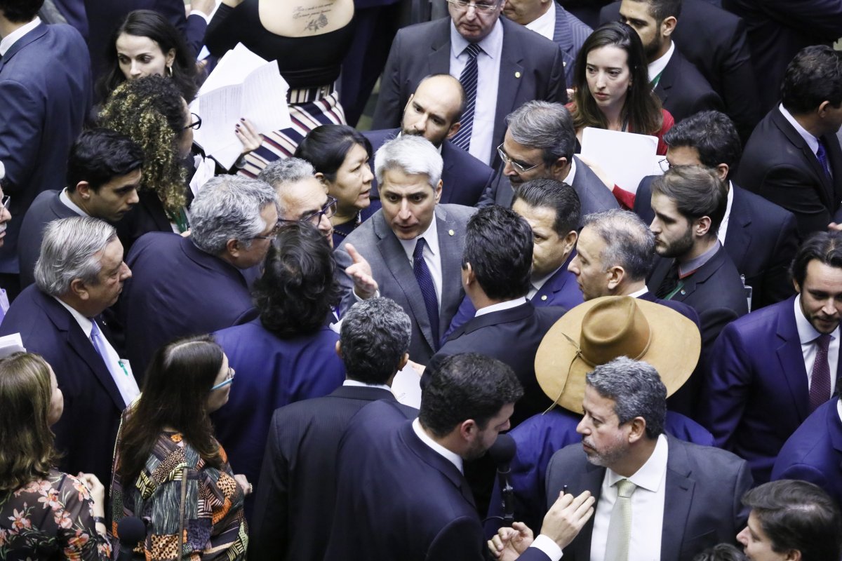 Plenário aprova texto de MP que reduz número de ministérios