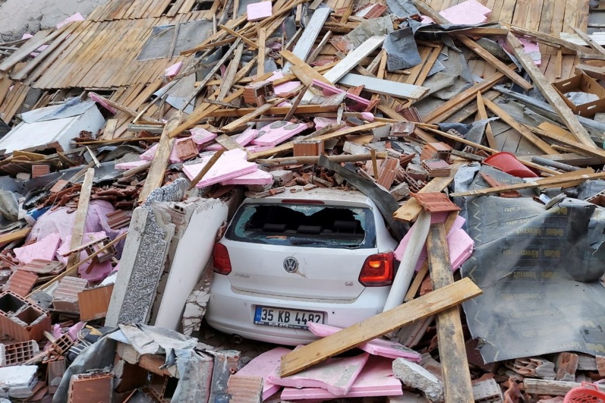 Sobe para 51 o número de mortos no terremoto no Mar Egeu