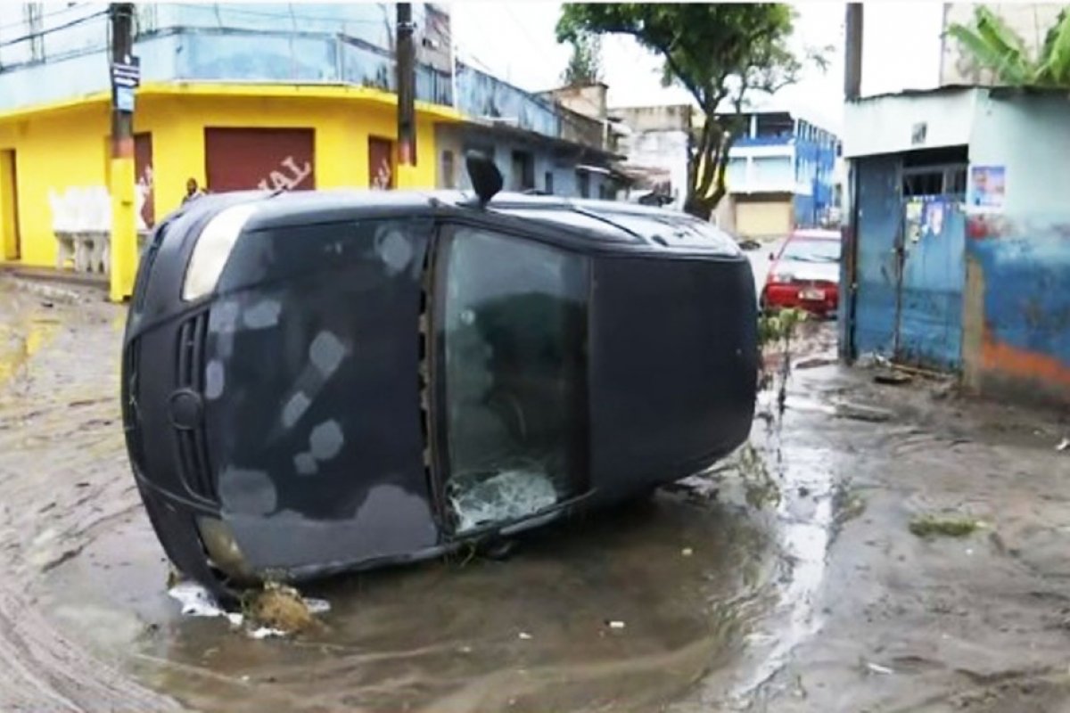 Vídeos: Chuva em Itabuna causa estragos na cidade