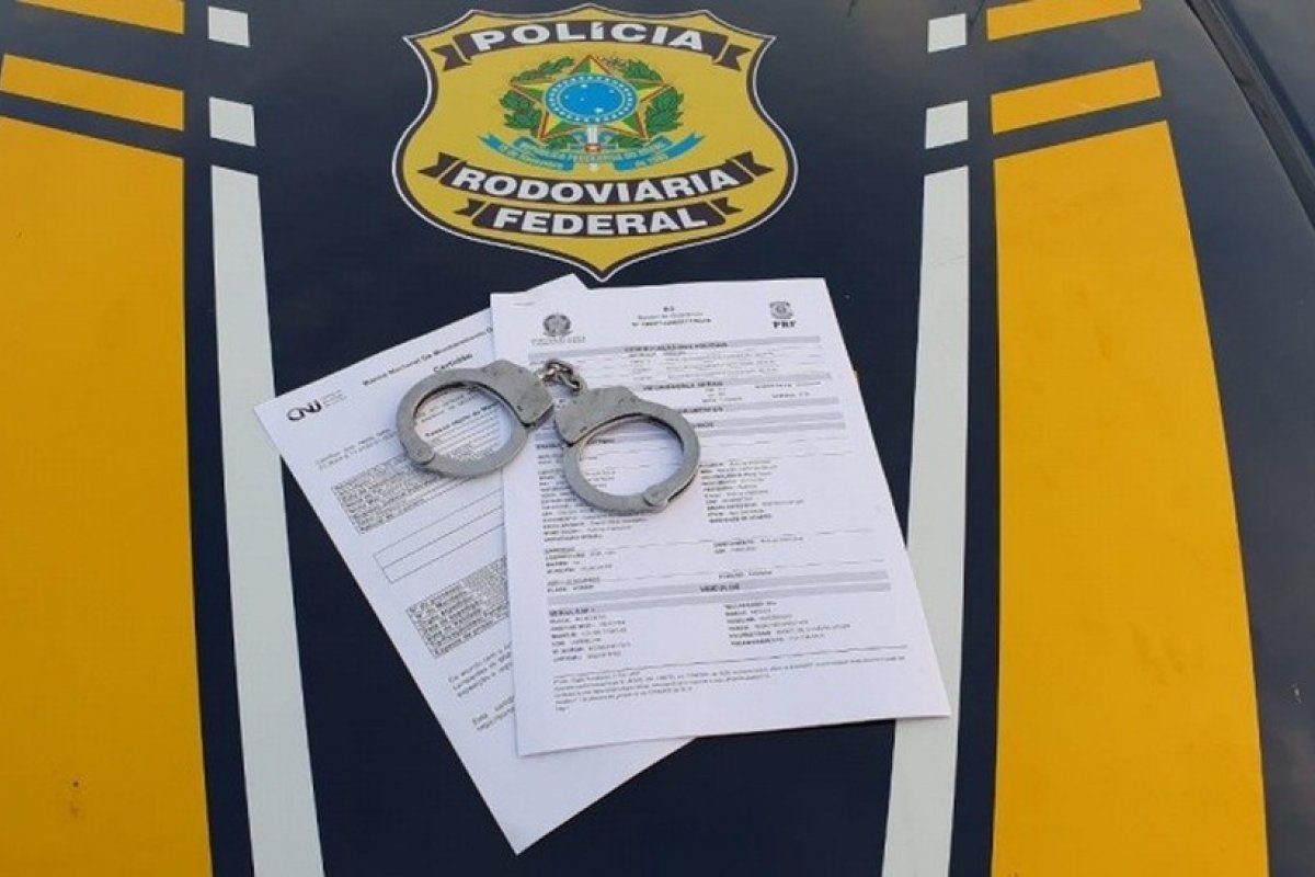 Homens considerados foragidos são presos em rodovias baianas