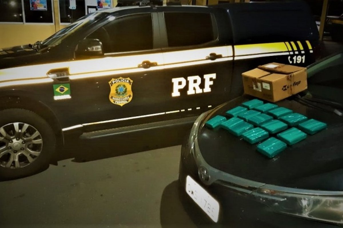Mulheres são presas com quase 8 kg de cocaína em mala de carro alugado no sul da Bahia