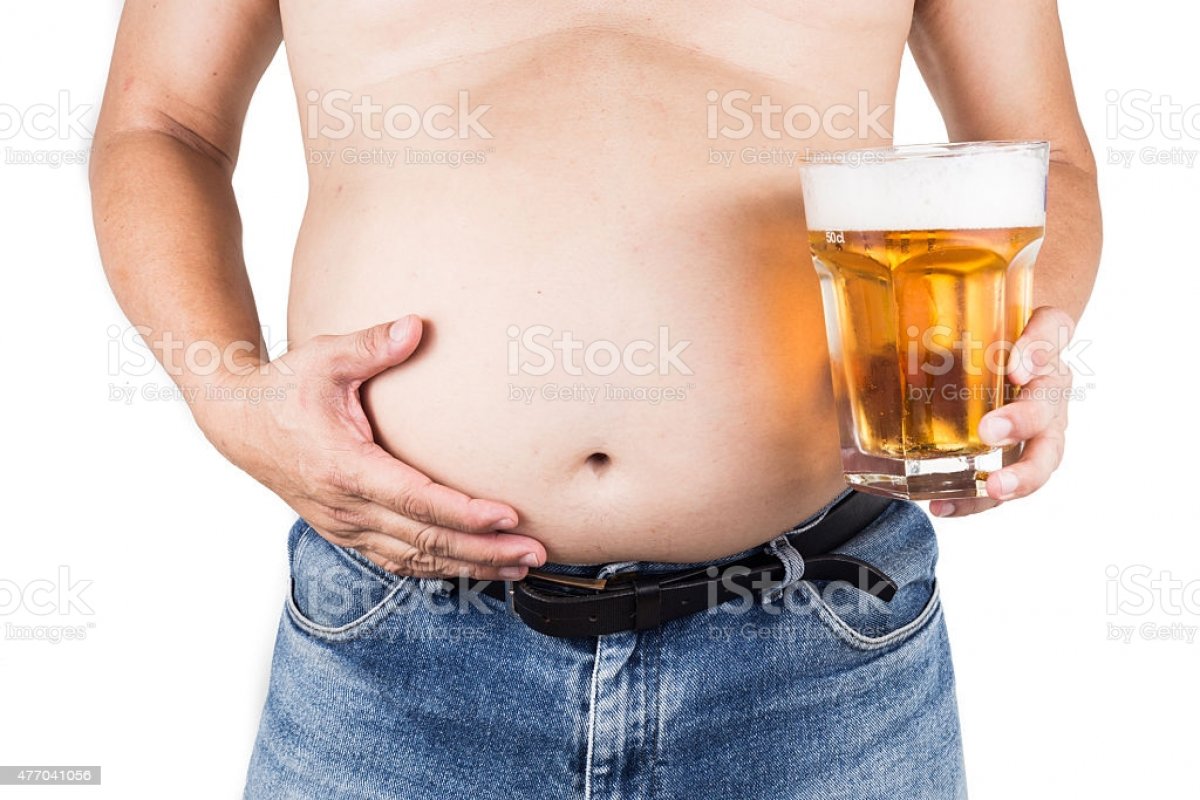 Consumo de álcool pode contribuir para redução do hormônio masculino e aparecimento de “barriga de chope” 