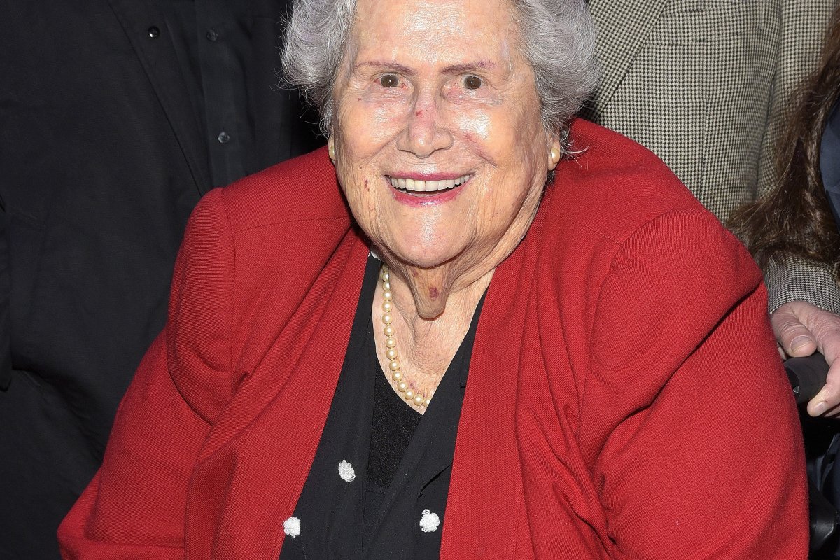 Atriz Elsa Reven morre aos 91 anos 