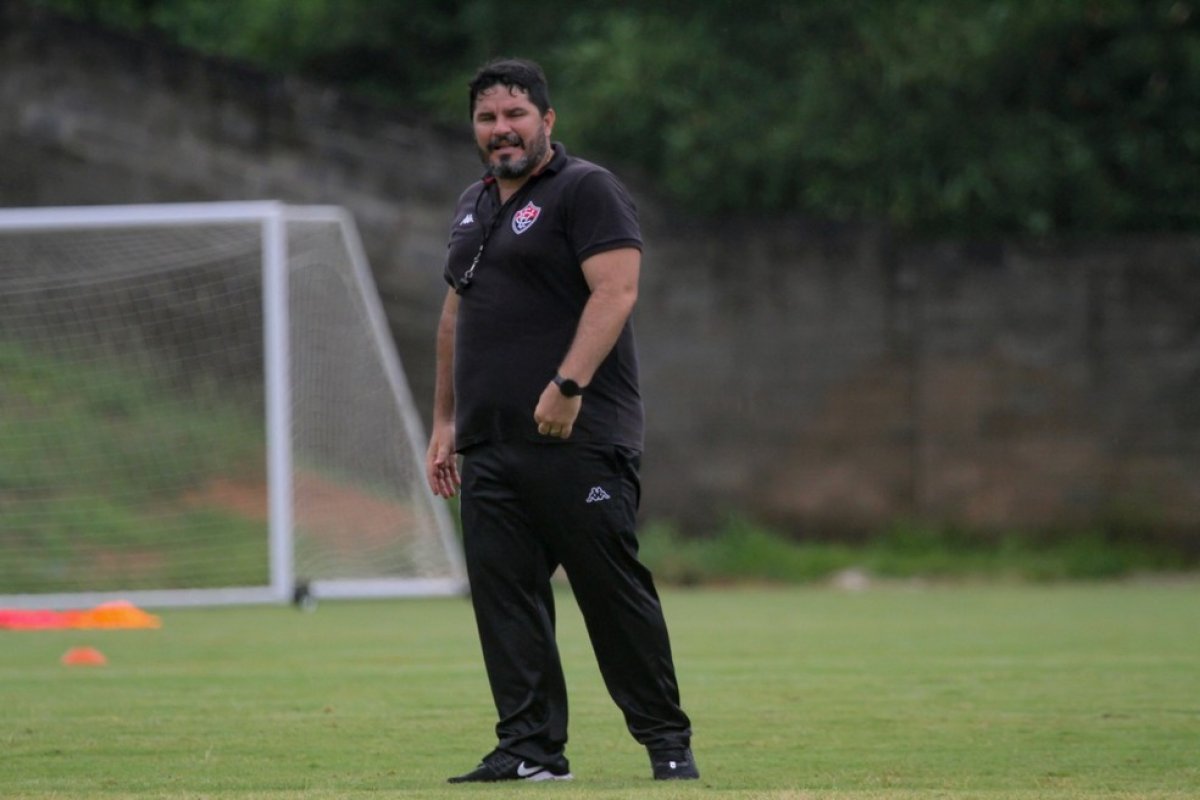 Barroca comanda penúltimo treino do Vitória antes do duelo contra o Sampaio Correa