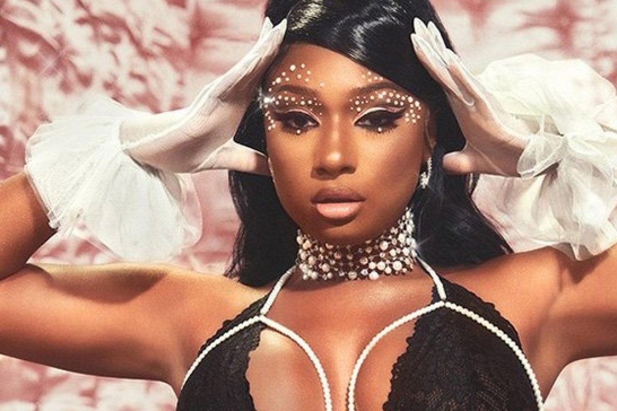 Megan Thee Stallion estampa a campanha da Savage x Fenty 