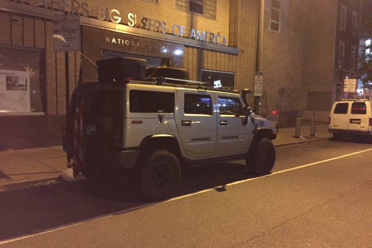 Homens armados presos na Filadélfia, nos EUA, tentavam entregar caminhão com cédulas falsas