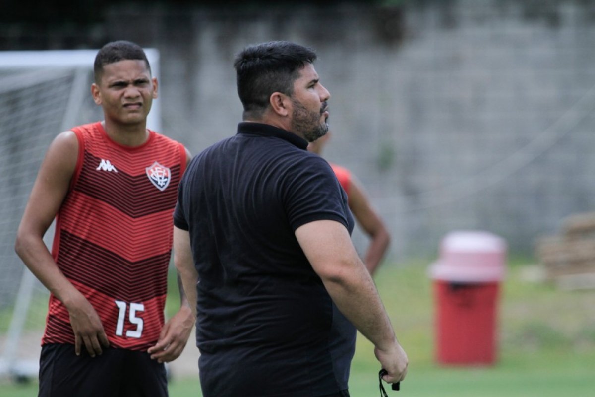 Sem correr risco de entrar no Z-4 na rodada, Vitória visita Sampaio Corrêa
