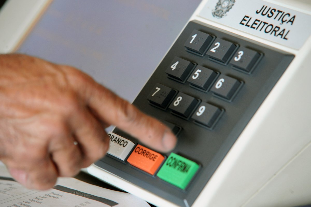 Maioria dos partidos descumpre regra eleitoral sobre financiamento de campanha