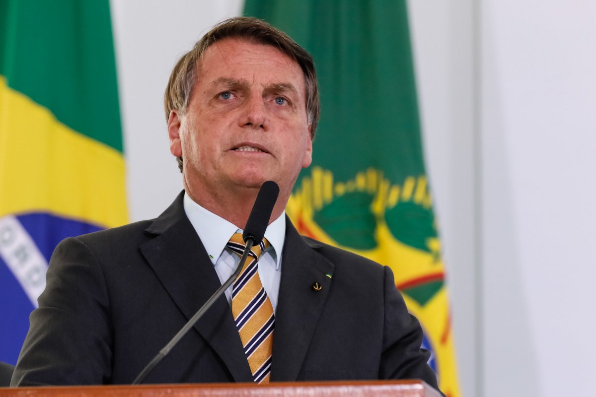 "Quando acaba a saliva, tem que ter pólvora", diz Bolsonaro sobre crítica de Biden 