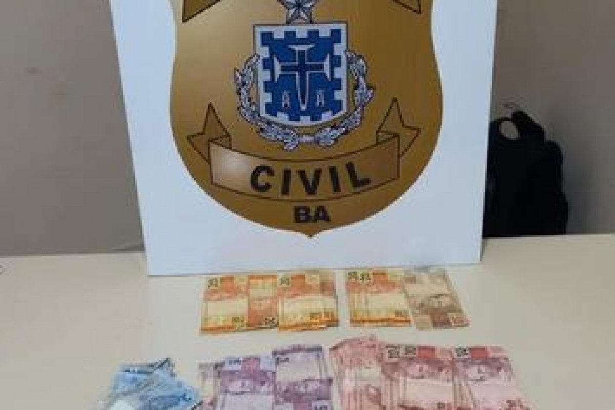 Eunápolis: homem é flagrado com maconha e dinheiro pela polícia