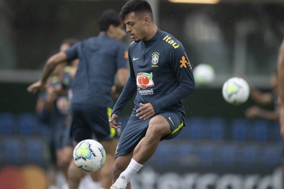 Gabriel Menino testa positivo para covid-19 e fica fora das Eliminatórias
