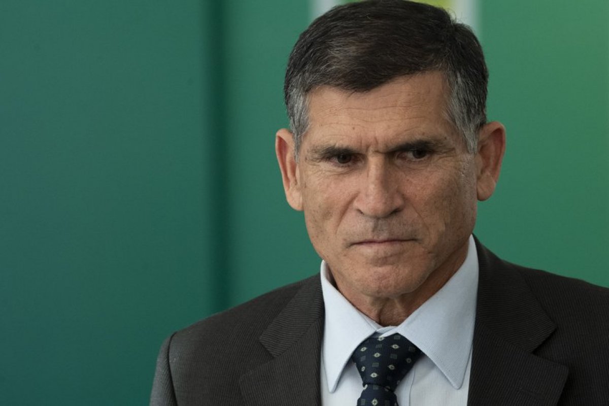  "Cansado de show", diz general Santos Cruz sobre fala de Bolsonaro