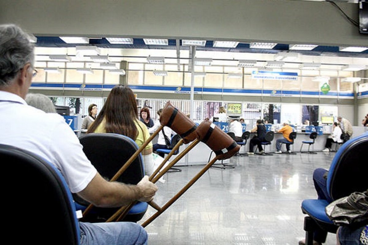 Estado convoca aposentados por invalidez com vínculo empregatício ativo