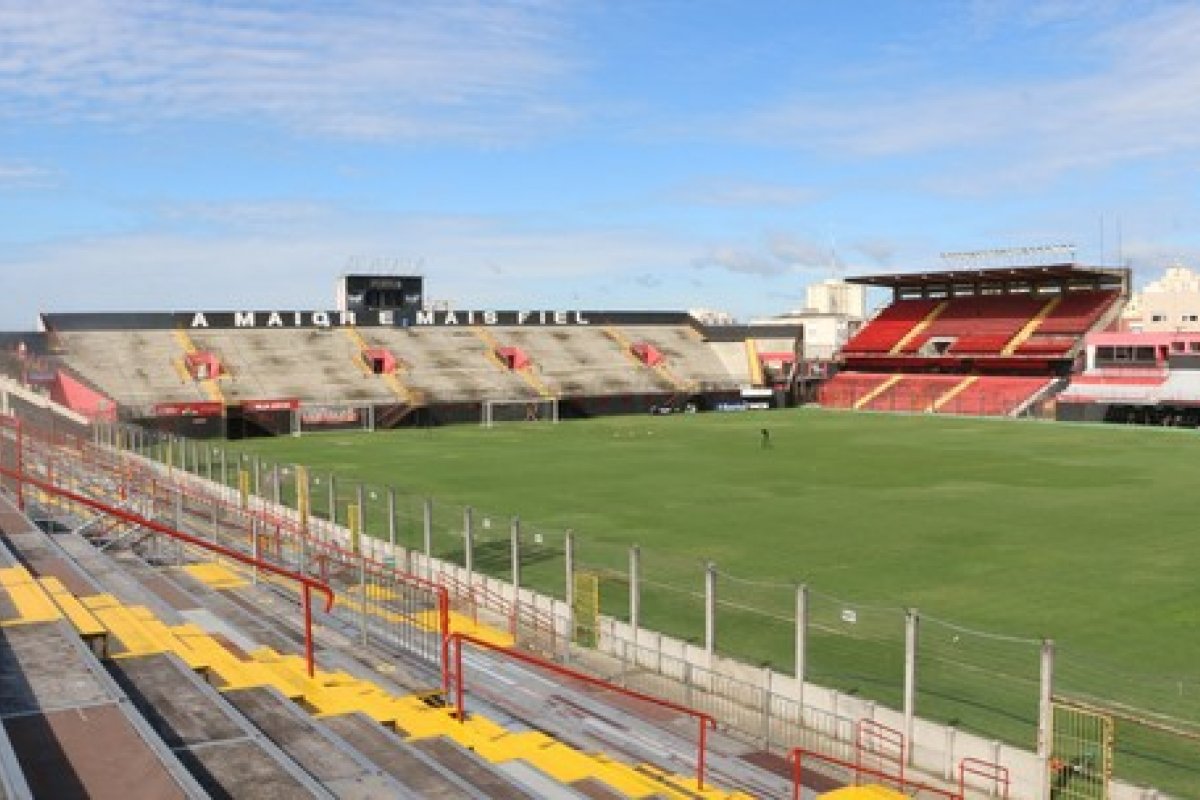 Vitória vai perdendo por 1 a 0 para Brasil de Pelotas