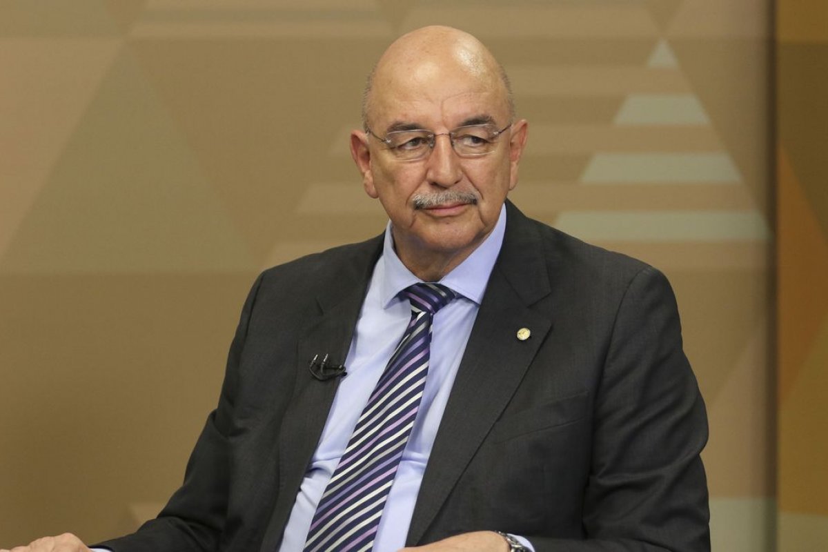 Crítico do isolamento, Osmar Terra testa positivo para covid-19