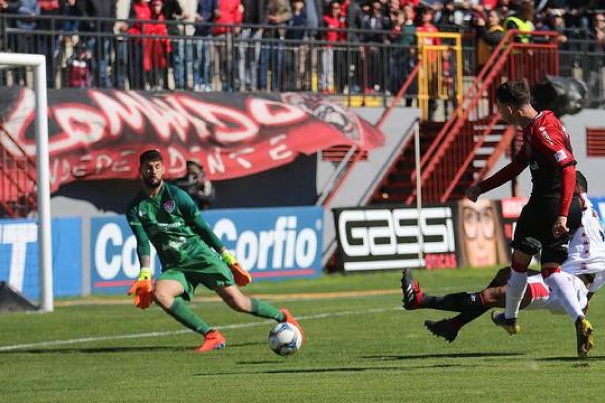 Vitória perde para o Brasil de Pelotas e se afunda no Z-4