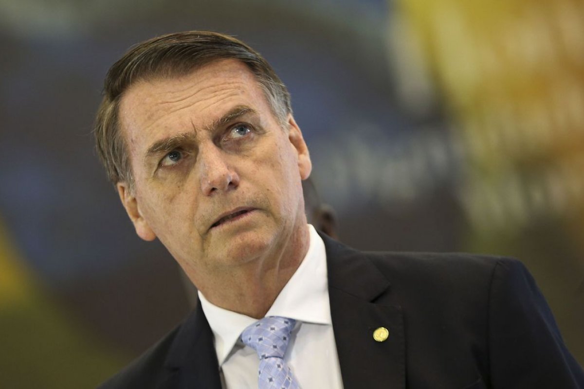 Bolsonaro diz concordar com comandante sobre isenção do Exército