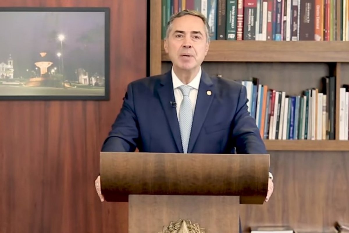 Em pronunciamento, Barroso pede aos eleitores que votem neste domingo (15)