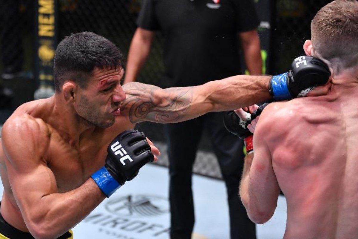 UFC: Dos Anjos vence americano Paul Felder por unanimidade