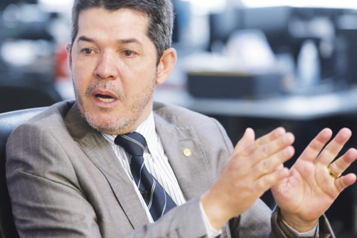 Deputado chama Bahia de 'lixo governado pelo PT' e Governador rebate 