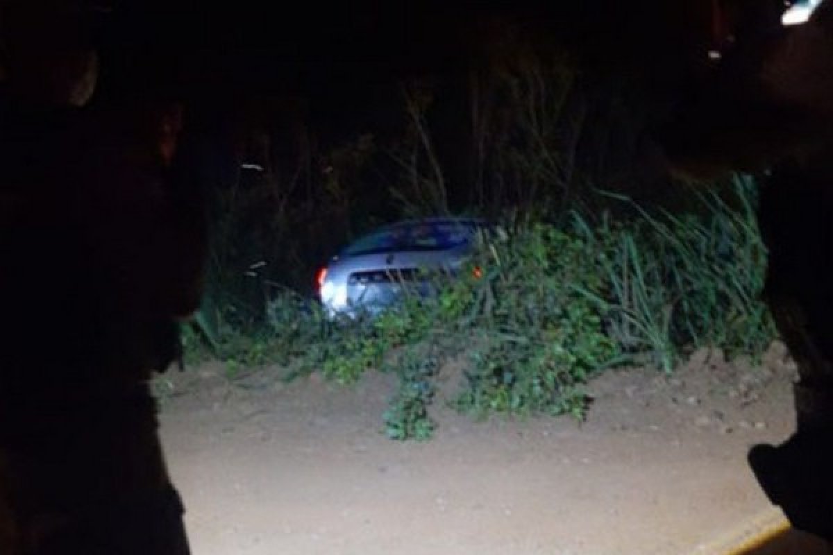 Tia e sobrinha morrem após carro que estavam capotar na BA-667 