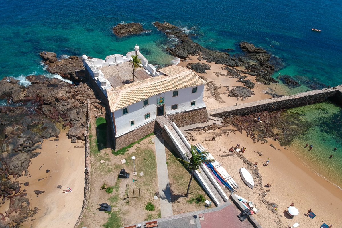 Bar Bistrô do Forte Santa Maria, no Porto da Barra, está de volta e traz os momentos “Acústicos do Mirante”   