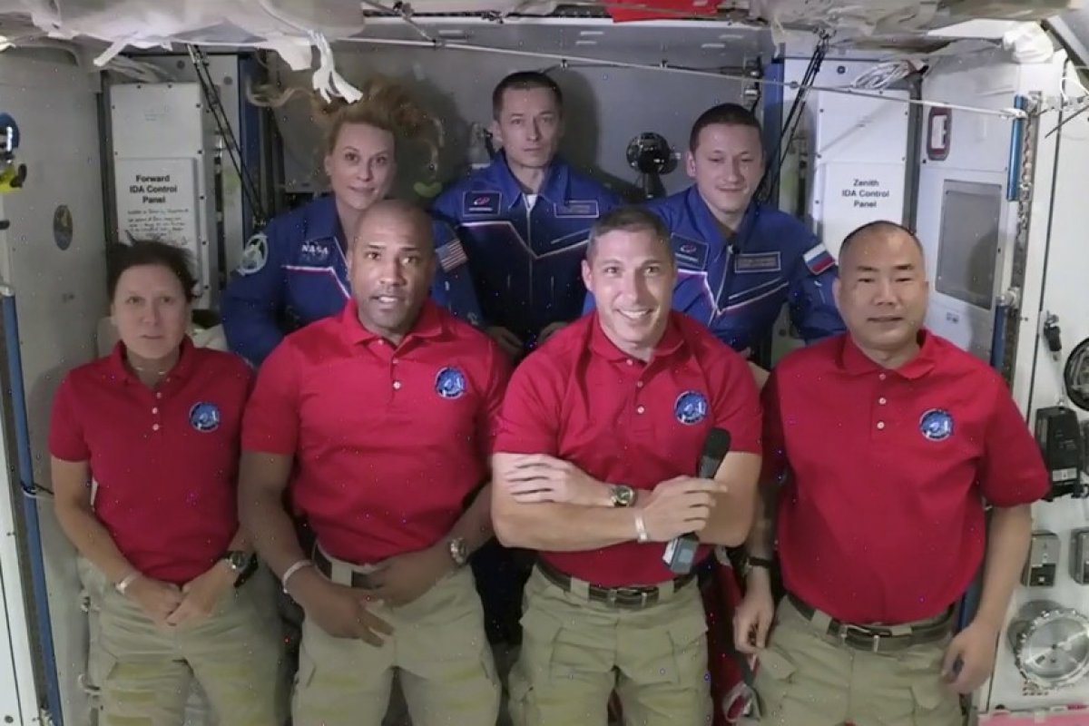 Chega a Estação Espacial Internacional a cápsula da Dragon, da SpaceX
