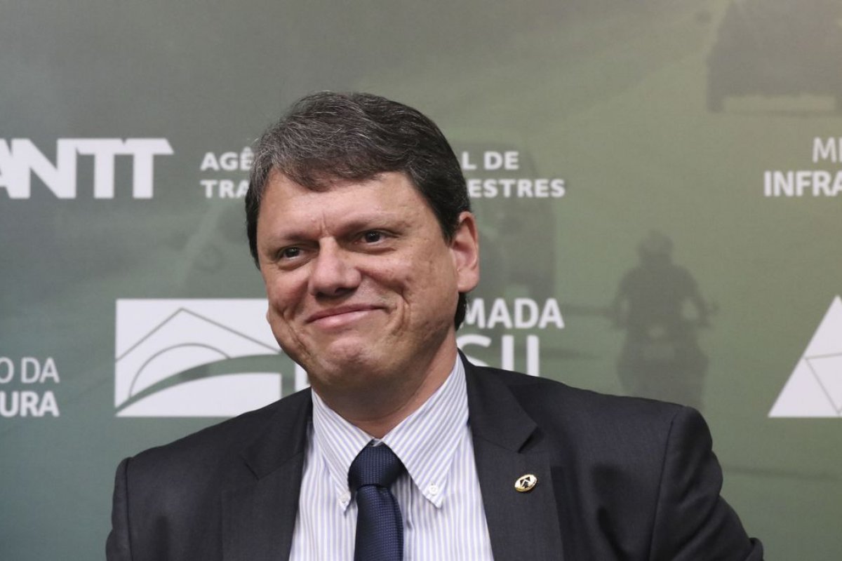 Internautas denunciam diminuição de curtidas em postagem de ministro no Twitter 
