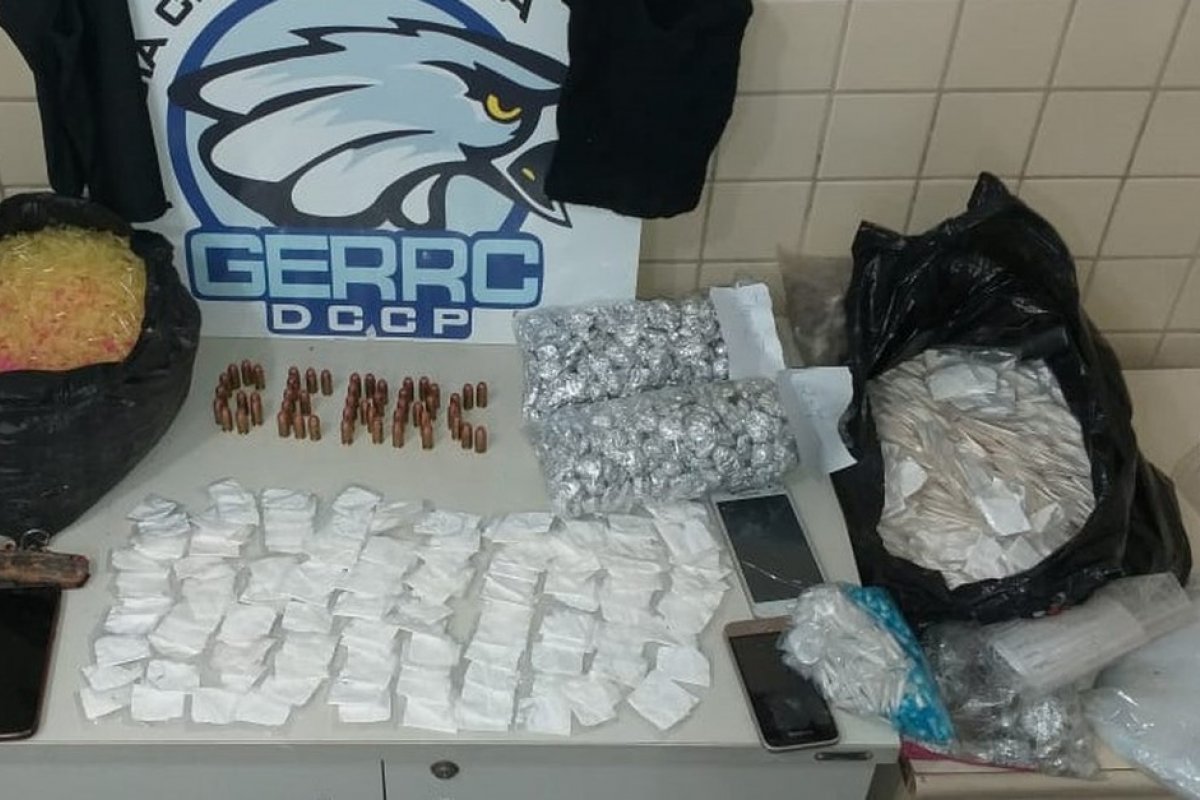 Três homens são presos com mais de 1,5 mil porções de drogas no Lobato, em Salvador