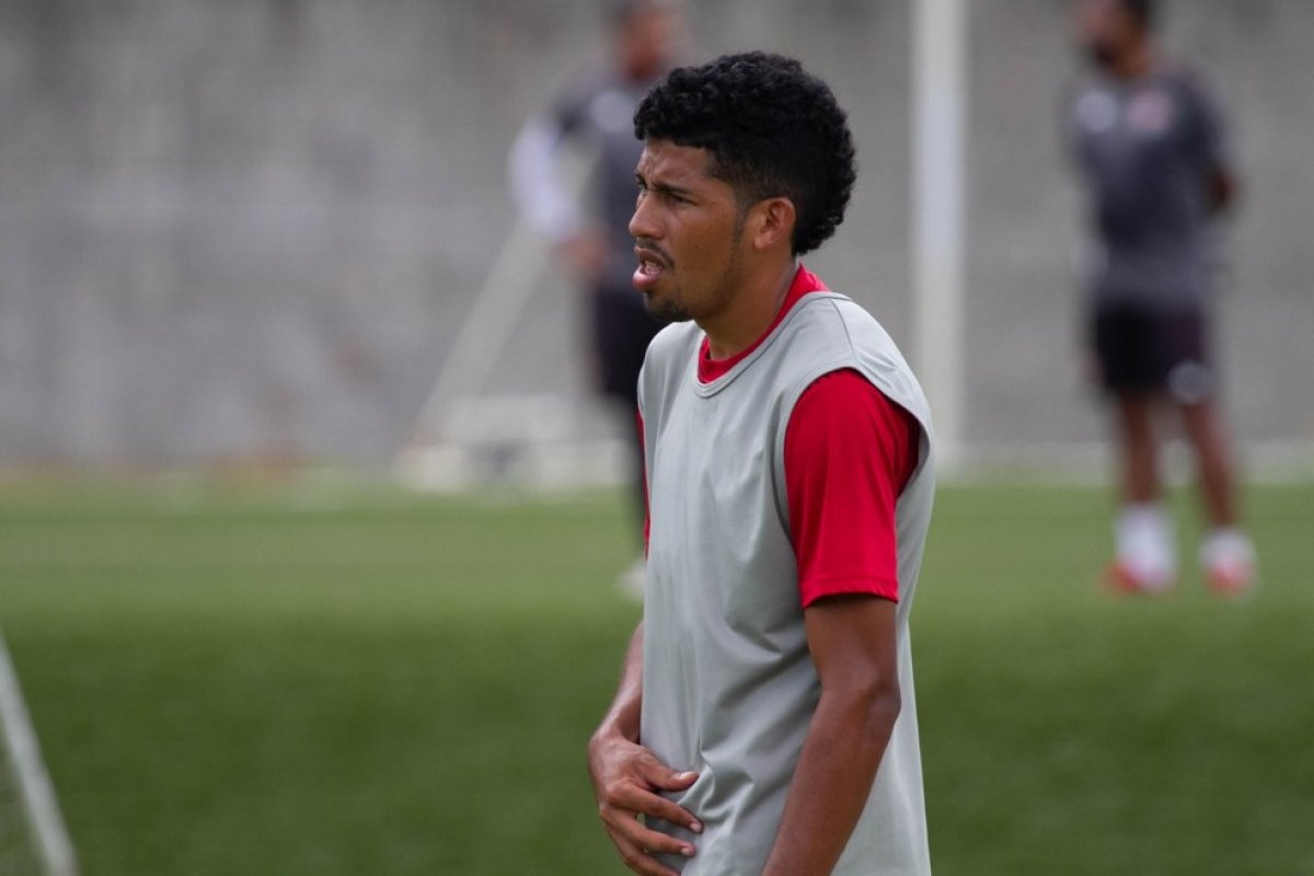 Vitória finaliza treino para disputa contra Ponte