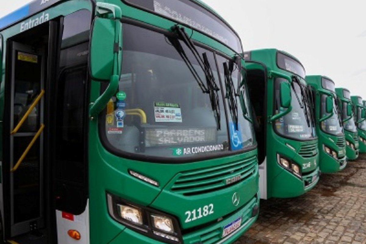 Ônibus voltam a circular em Águas Claras, em Salvador