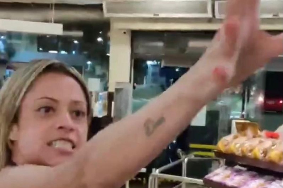 Vídeo: Advogada agride com xingamentos homofóbicos homem em padaria da zona oeste de São Paulo