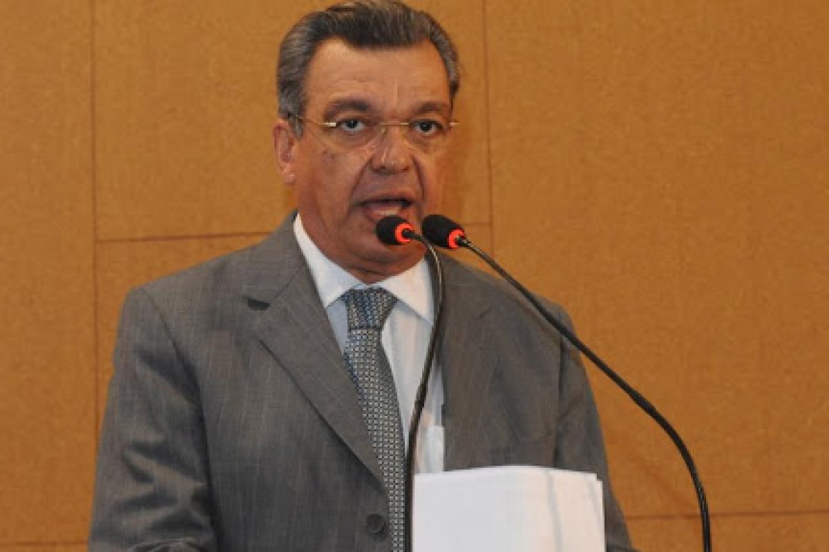 "Ele sentou nos meus sonhos", acusa Targino Machado sobre José Ronaldo 