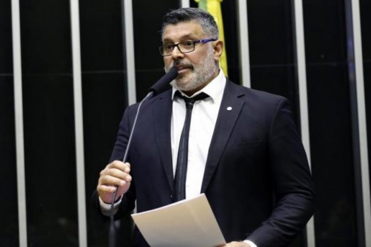Frota vai à PGR contra Secom por monitoramento de parlamentares 