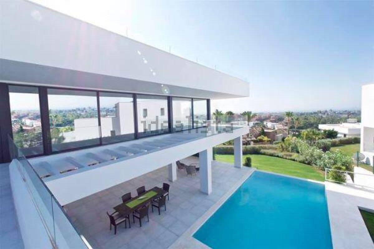 PF descobre mansão de luxo avaliada em R$ 13 milhões que traficantes brasileiros tinham na Espanha