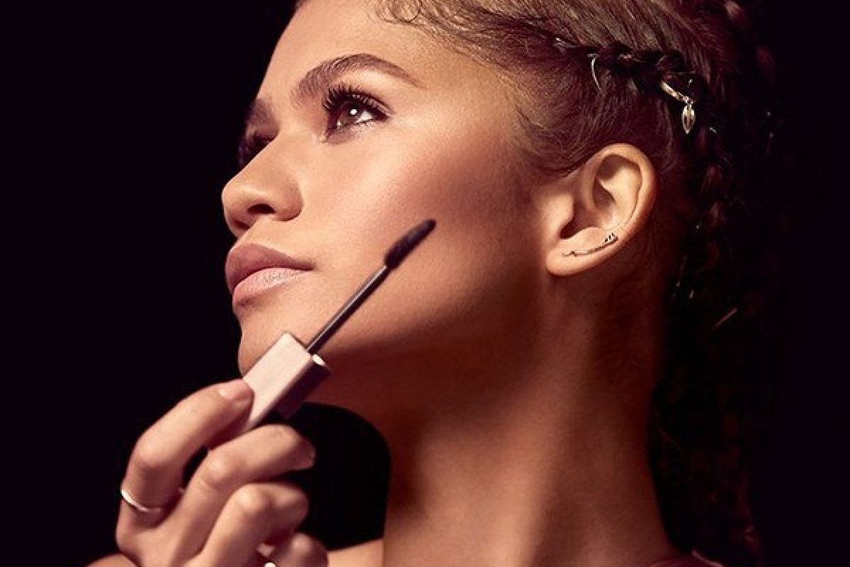 Lancôme e Zendaya lançam nova máscara de cílios com 360 microcerdas de diferentes tamanhos 