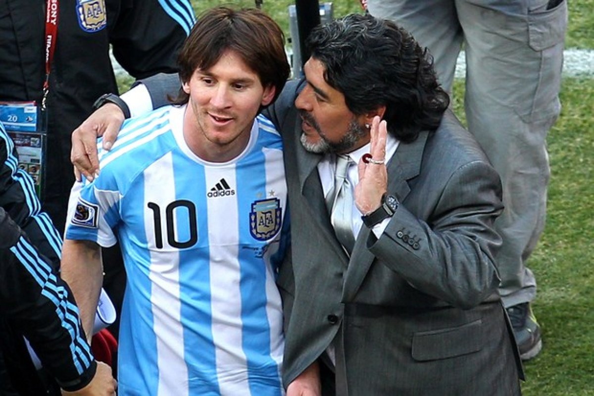 "É eterno", diz Messi ao se despedir de Maradona nas redes sociais 