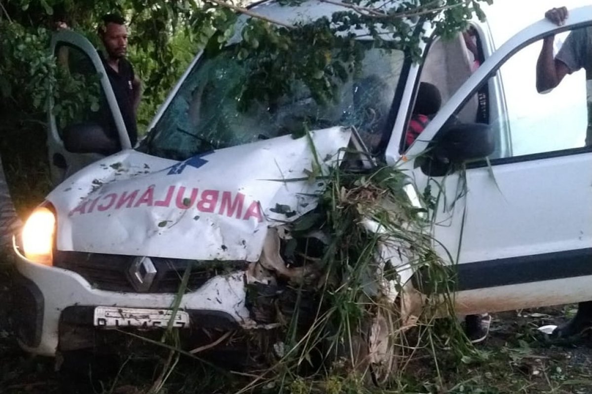Mulher grávida perde bebê após acidente com ambulância em Ilhéus