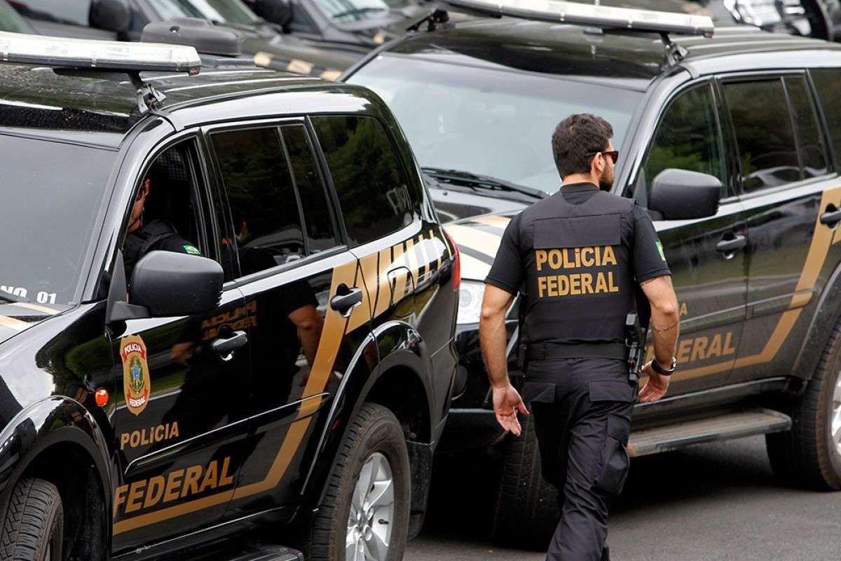 Polícia Federal cumpre mandados de prisão contra PCC