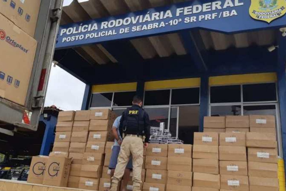 Carga de cigarro avaliada em quase 800 mil reais é apreendida em Seabra 