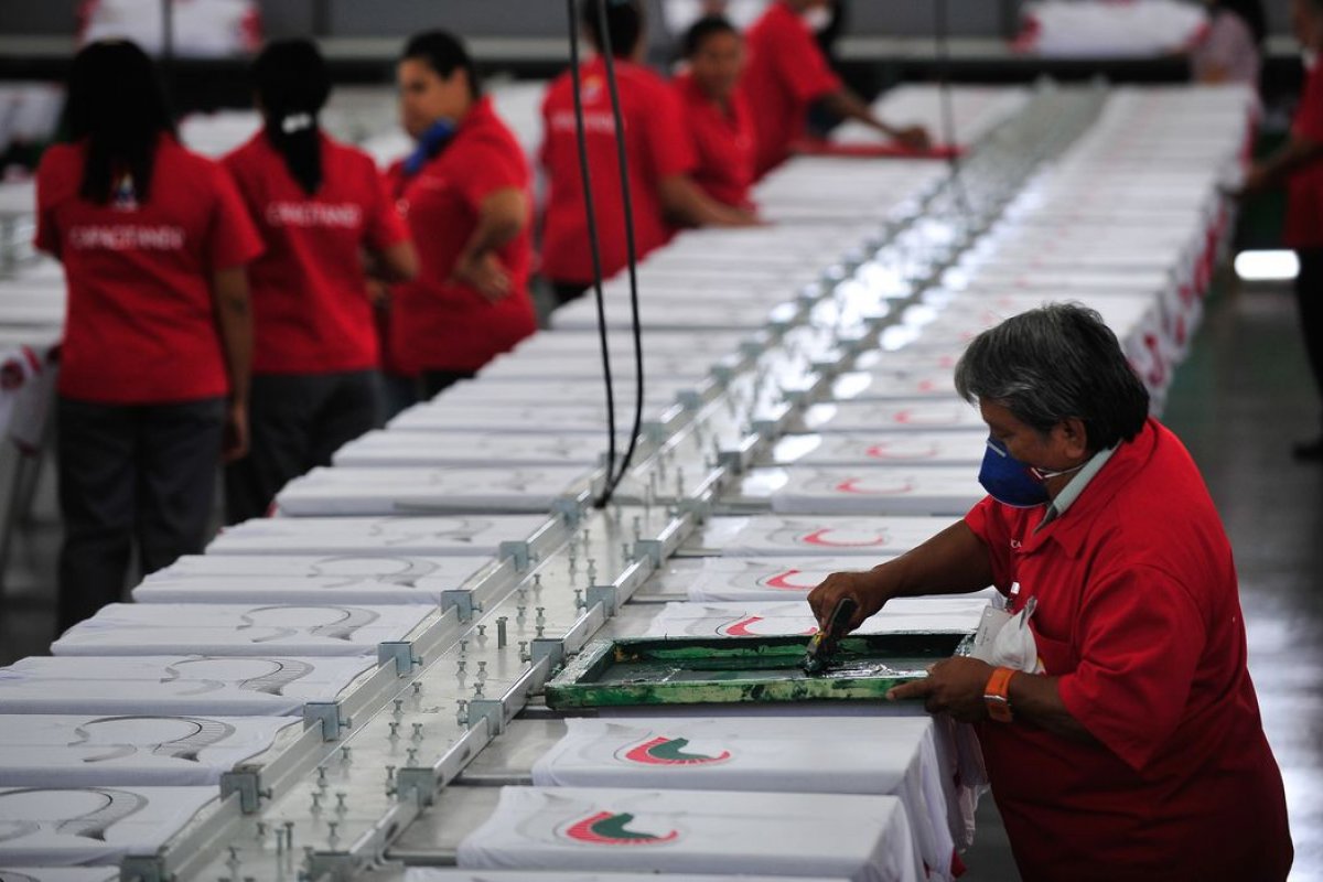 Com falta de matéria-prima, 54% das indústrias têm dificuldades para atender demanda