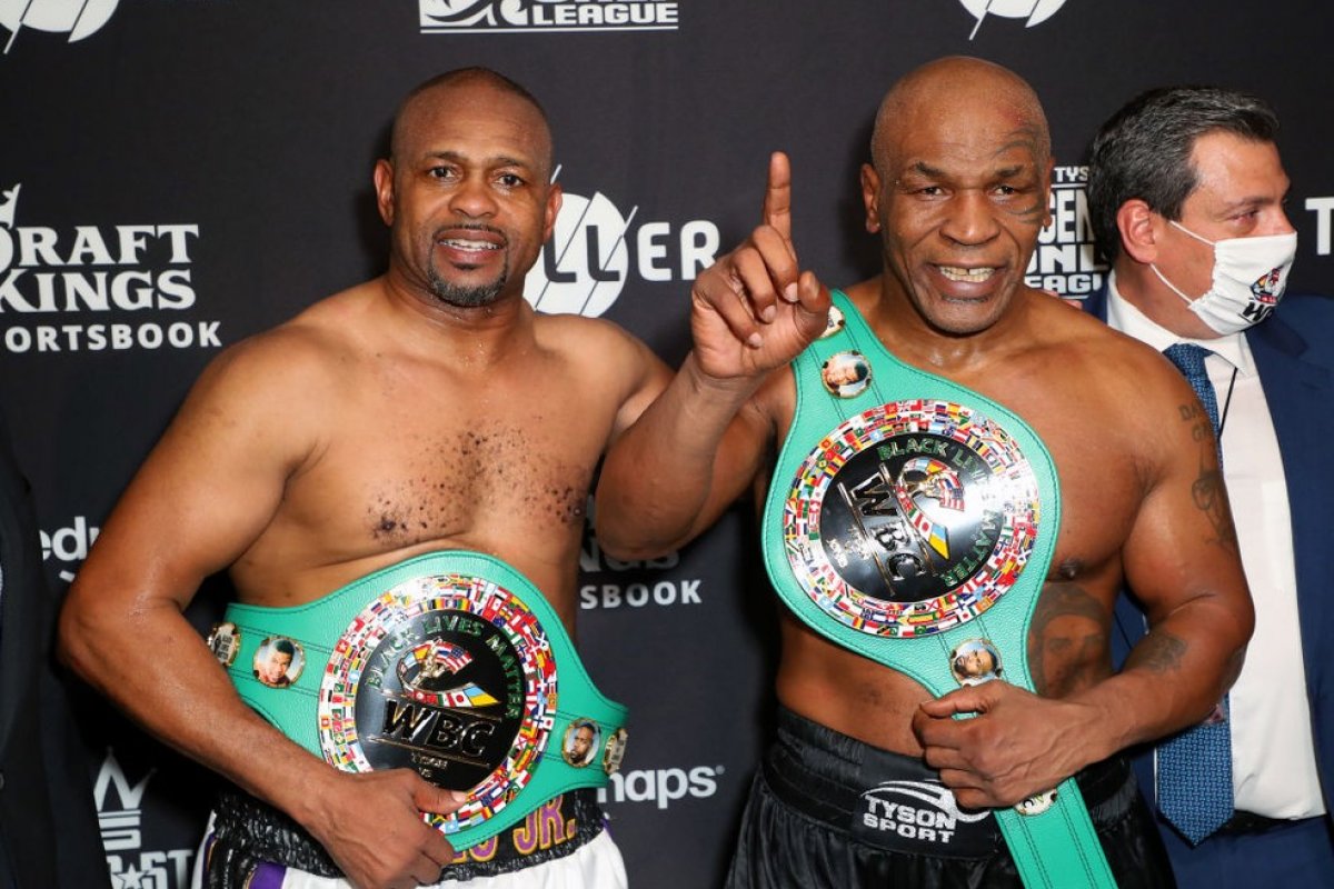 Mike Tyson busca nocaute ao retornar para os ringues, mas empata com Roy Jones 