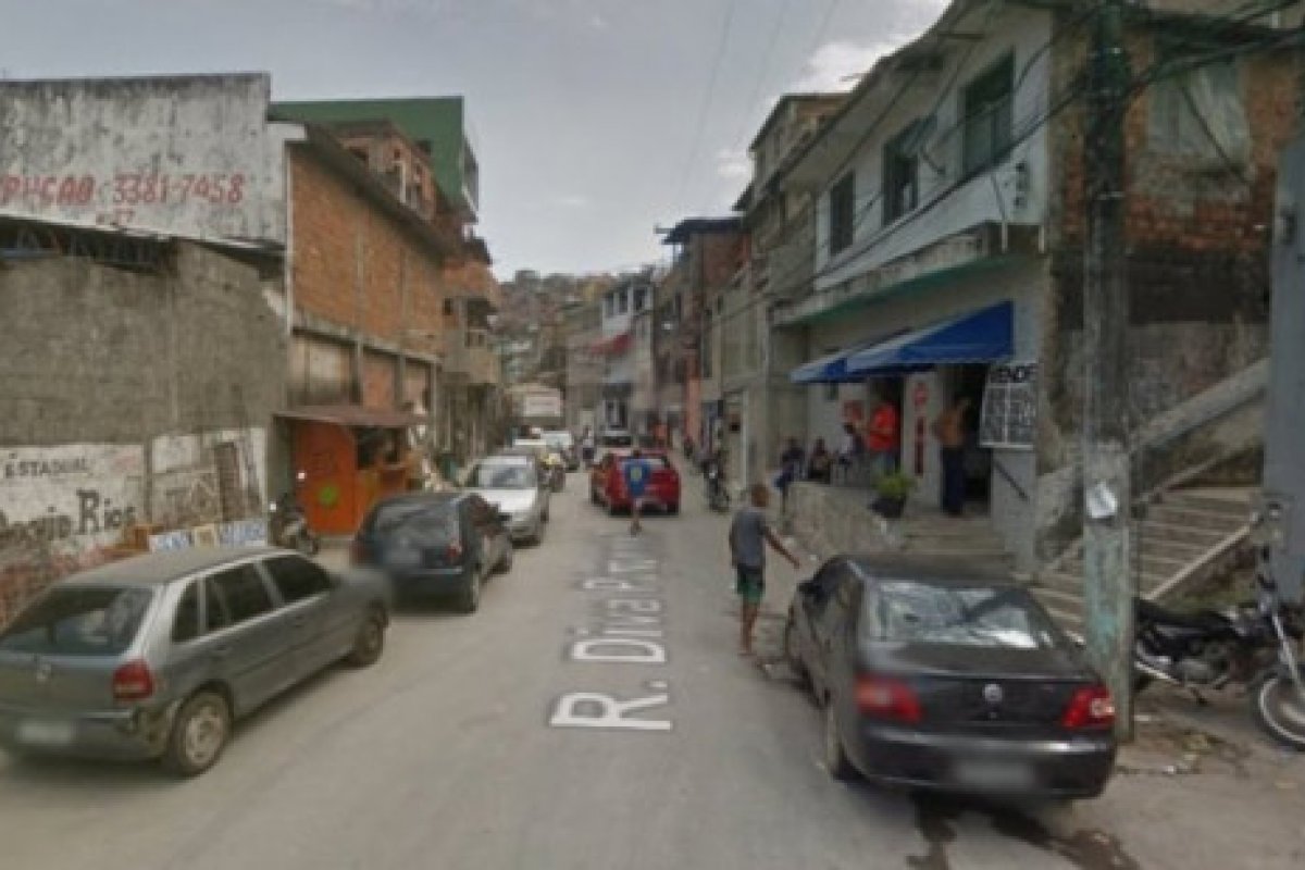 Idoso é baleado na porta de casa na Fazenda Grande do Retiro, bairro em Salvador