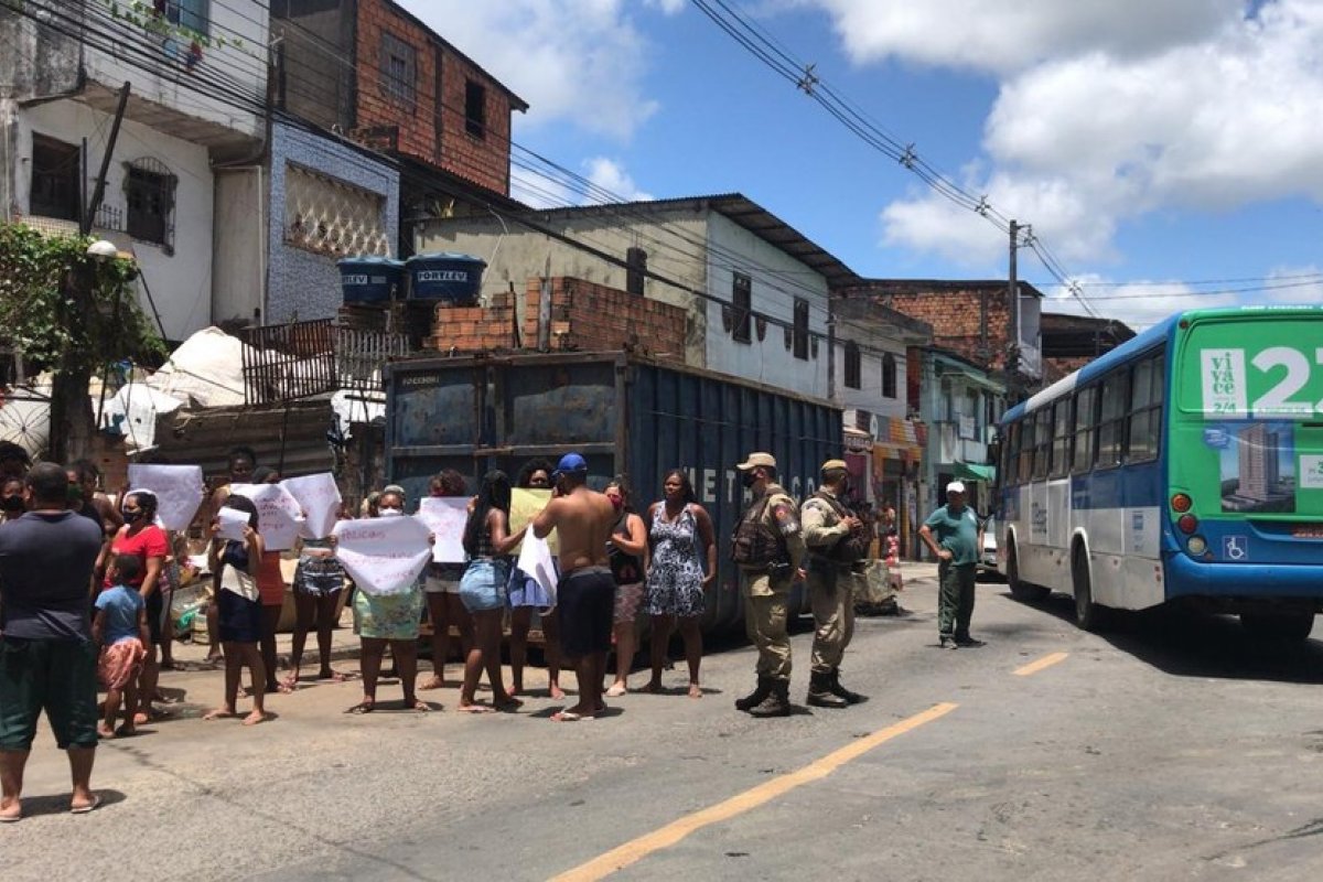 Grupo realiza protesto em Mussurunga