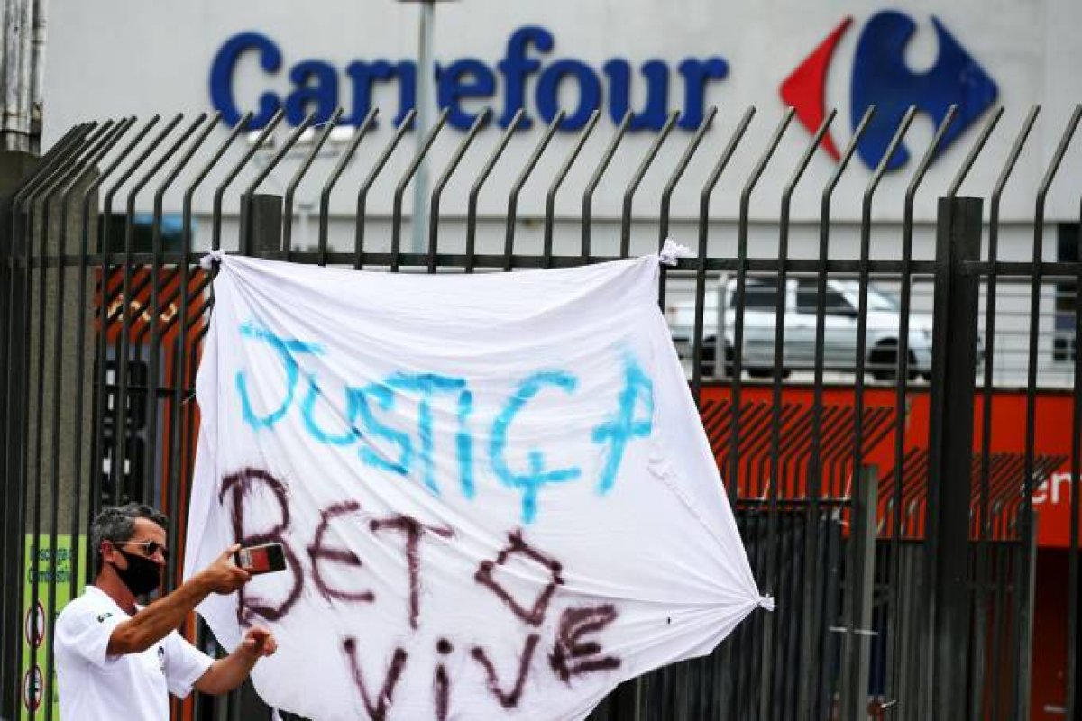 Caso João Alberto: movimento negro rejeita proposta de Carrefour e pede cassação de alvará
