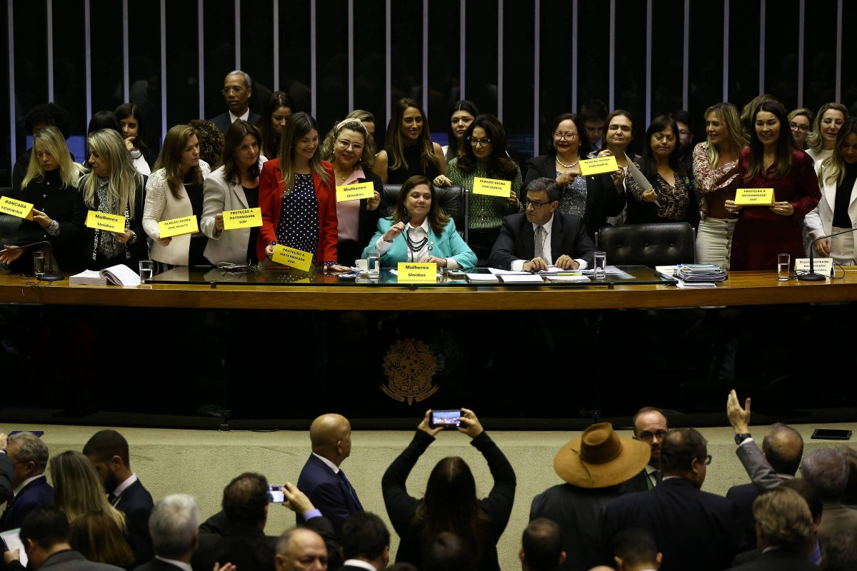 Bancada feminina da Câmara anuncia que representará no Conselho de Ética contra o deputado